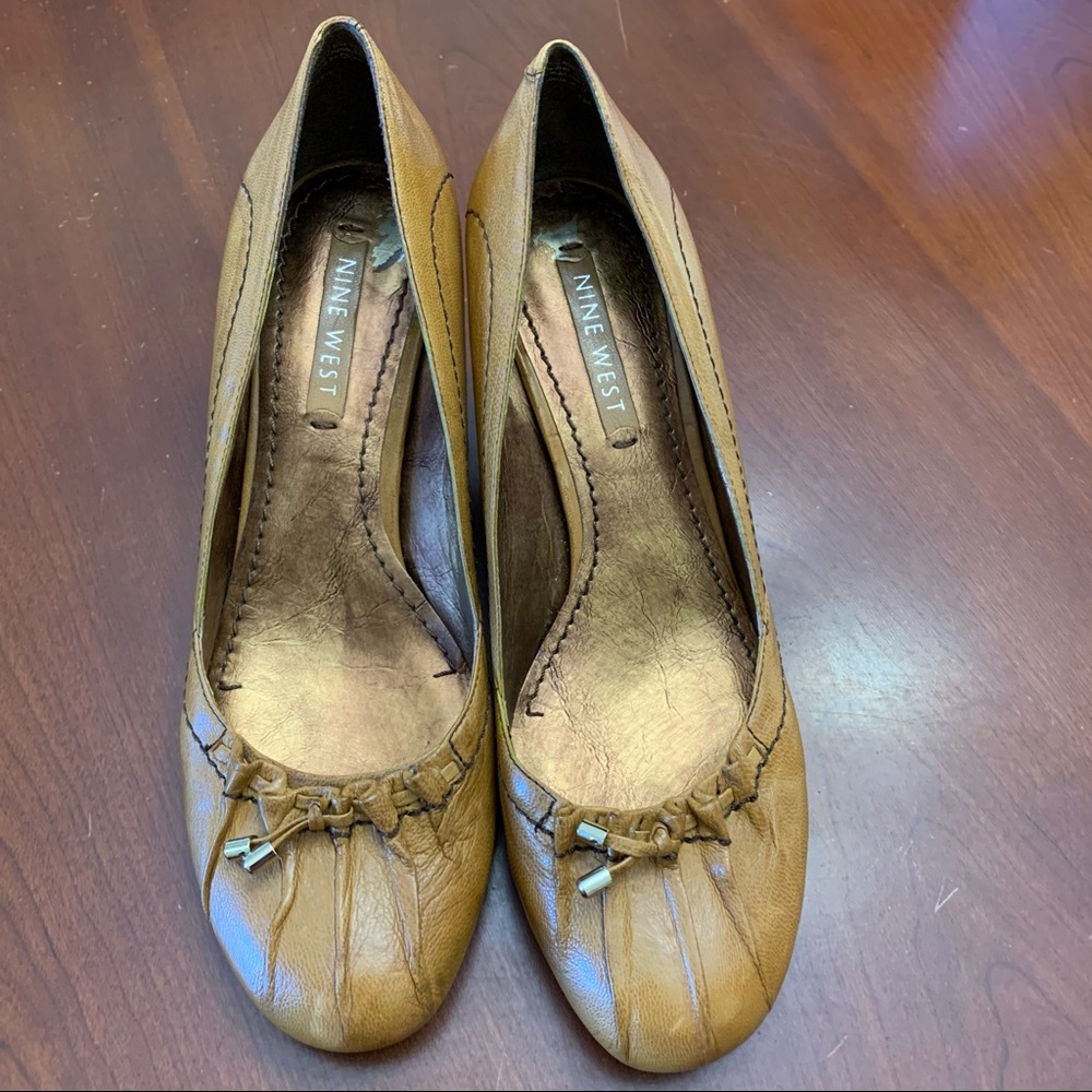 Nine West Low Kitten Heels Cognac Tan Tassel leather pumps shoes Size 7M